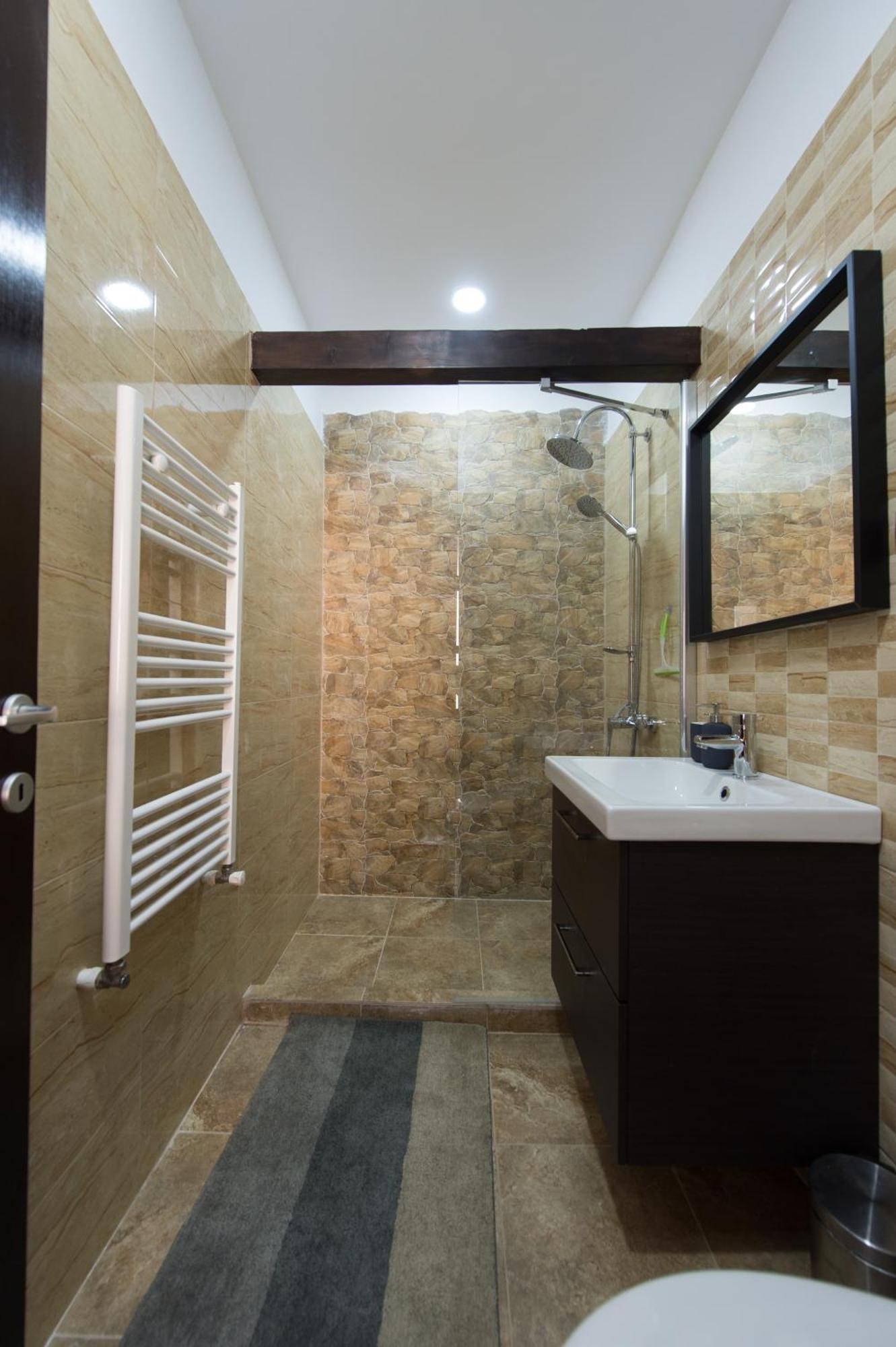 Lovely Brasov Flat With Patio And Mountain Views Екстер'єр фото
