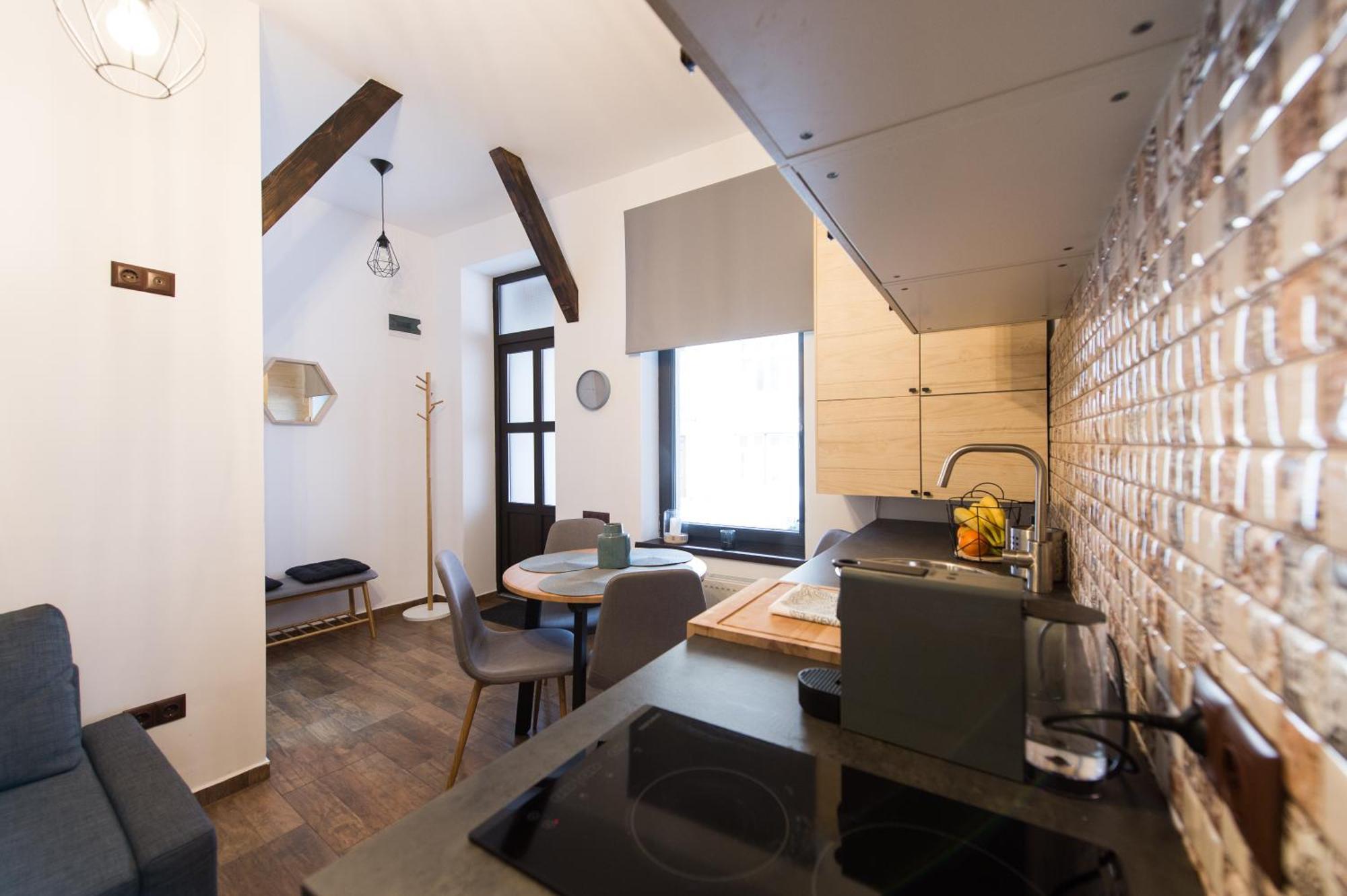 Lovely Brasov Flat With Patio And Mountain Views Екстер'єр фото