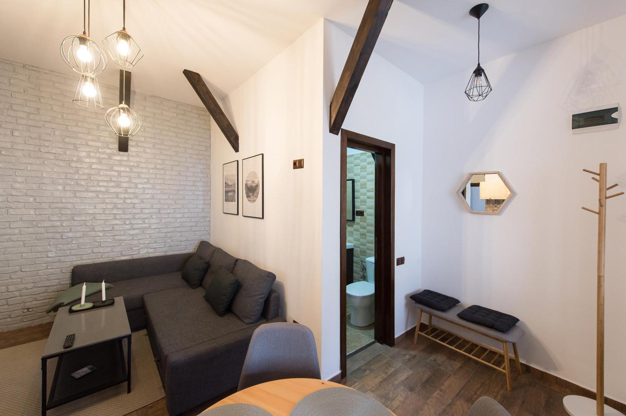 Lovely Brasov Flat With Patio And Mountain Views Екстер'єр фото