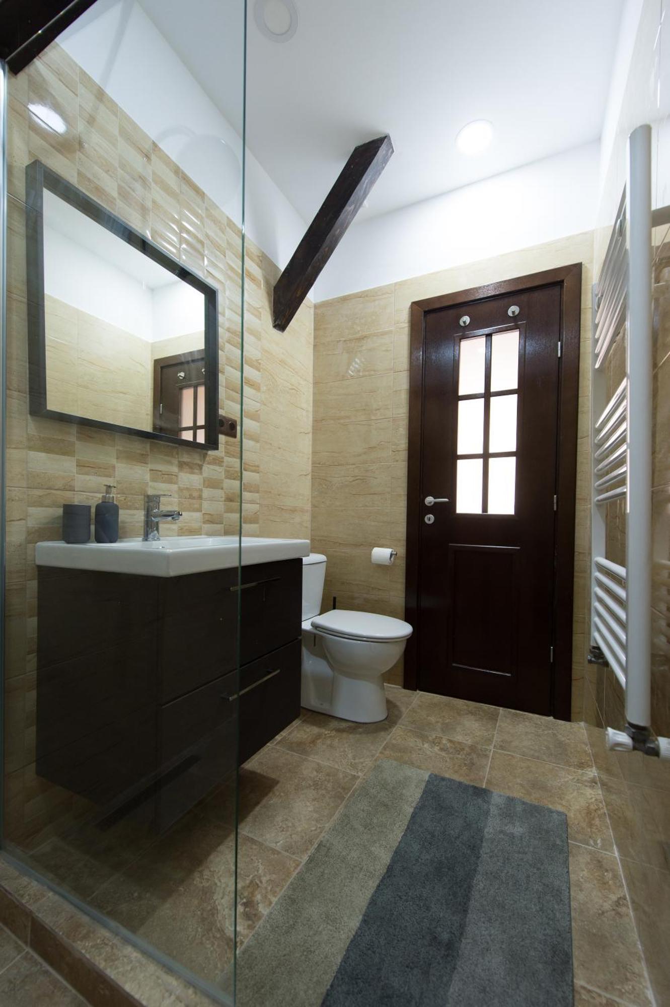 Lovely Brasov Flat With Patio And Mountain Views Екстер'єр фото